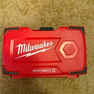 Milwaukee Drill 25 piece set 48-32-4408 SHOCKWAVE